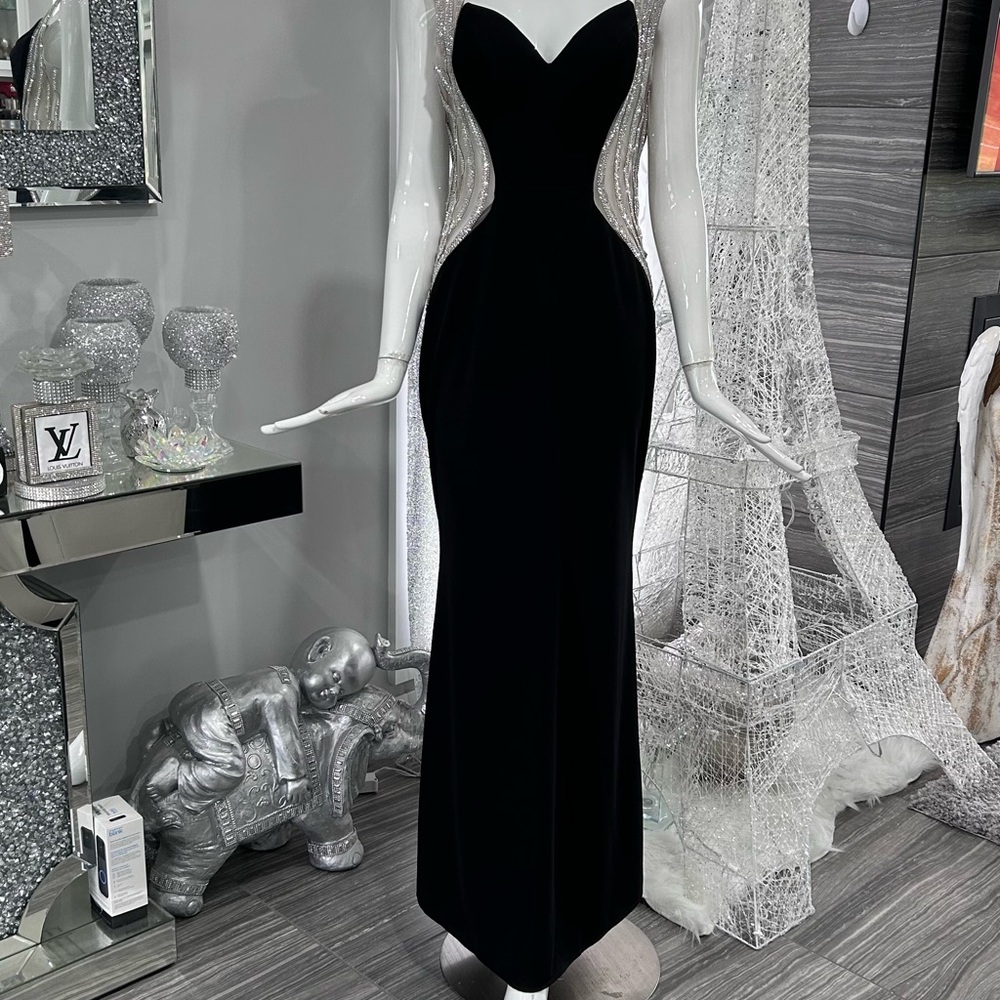 New 🦓 Chic Black Hourglass Dress with Silver Accents. Size M